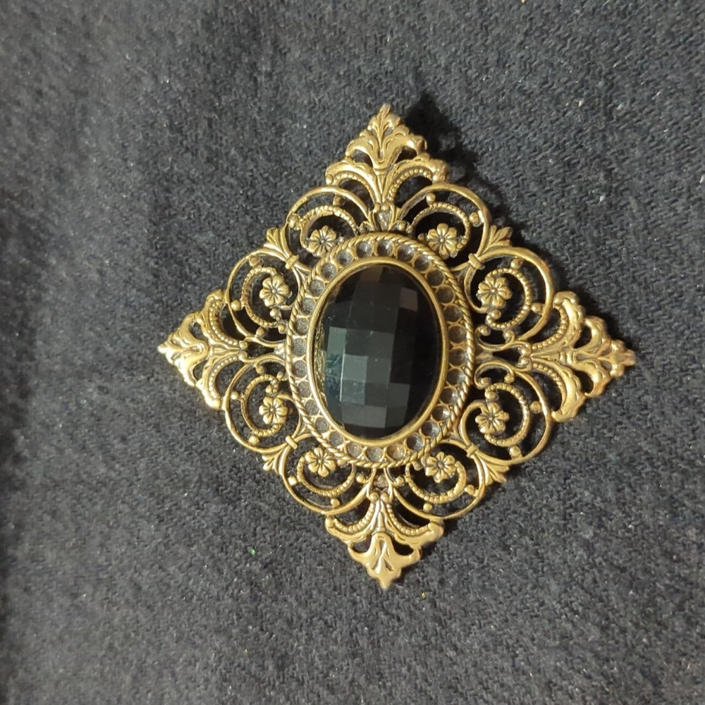 Vintage Gold Tone Filagree Black Faceted Rhinestone Diamond Shaped Brooch Pin